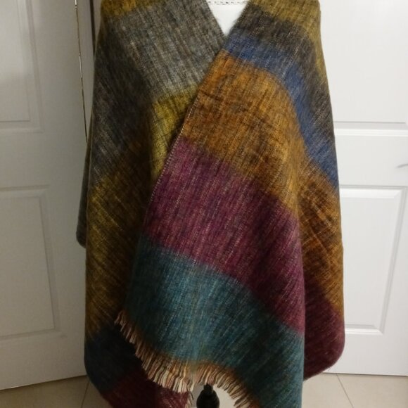 Artisanal Alpaca blend Shawl multicolor handmade in Ecuador,assortment of Colors - Picture 10 of 16